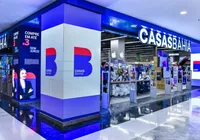 Casas Bahia realiza leilões com queima de estoque após fechar lojas