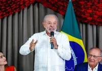 "De onde vai ser?": Lula questiona promessa de corte de gastos de Flávio Bolsonaro