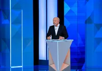 Debate na Globo: Lula compara Flávio Bolsonaro a aluno que decora, mas não aprende