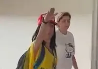 Eleitora de Flávio Bolsonaro faz saudação nazista ao votar