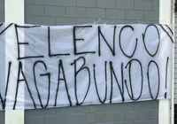Em crise, próximo adversário do Vitória sofre com protestos da torcida