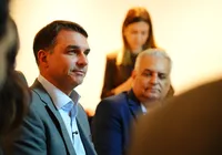 Empresário investigado por corrupção doou R$ 1,1 milhão à campanha de Flávio Bolsonaro