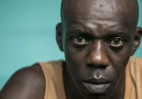 Ex-Bahia vive nas ruas e luta contra vício em crack aos 49 anos