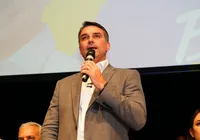 Flávio Bolsonaro pode ter candidatura cassada por aliança com Marçal