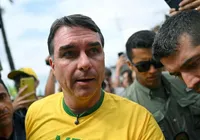 Flávio Bolsonaro pode ter mandato cassado por relação com Vorcaro