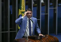 Flávio pode responder por crime contra a democracia após carta nos EUA