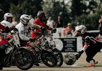 Futebol sobre duas rodas: veja fotos do campeonato de motoball na França