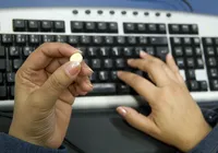 Geração Z registra alta de até 21% no gasto de remédios para depressão