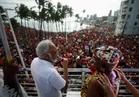 Gilberto Gil reage a título dado a Flávio Bolsonaro em Salvador