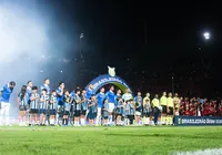 Goleiro do Grêmio culpa Barradão por mal estar antes de jogo contra o Vitória