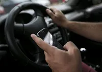 Governo vai suspender carteira de motorista por uso de celular ao volante