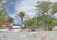 Homem é morto com garrafada em praça pública após discussão na Bahia