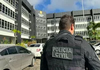 Homem é preso por feminicídio após asfixiar companheira em Salvador