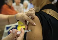 Idosos têm nova vacina grátis no SUS; veja quem pode tomar