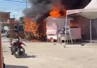 Incêndio de grandes proporções destrói trailers em Food Park
