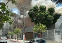 Incêndio destrói teatro do Sesi e atividades são suspensas