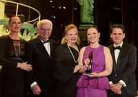 Isabela Suarez recebe o título Master do Best of Brazil Global Awards