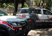 Jovem é morto com 27 tiros após PMs confundirem celular com arma