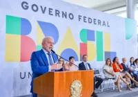 Lula regulamenta contratação de 15,6 mil servidores para a área da educação