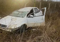 Motorista fica ferido após carro capotar na BA-120