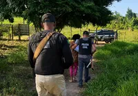 Mulher é resgatada de cárcere após entregar bilhete com pedido de socorro para professora do filho