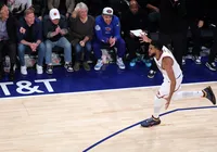 New York Knicks ergue bandeira do título da NBA no Madison Square Garden