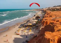 Paraíso do Nordeste vira queridinho dos turistas com praias vermelhas