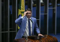 PF aponta Flávio Bolsonaro em offshore ligada a jatinho de Vorcaro