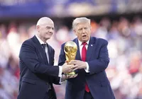 Presidente da Fifa é acusado de abuso de poder à frente da entidade