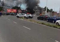 Protesto na Boca do Rio tem ônibus apedrejado e pista interditada; veja vídeo