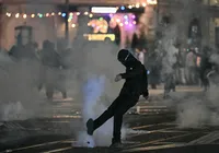 Quase meio milhão de pessoas protestam na França, estima sindicato