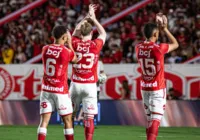 “Rei do acesso”, ex-Bahia lidera Série B e mira elite após 40 anos