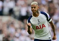 Richarlison tem vitória na Justiça em caso envolvendo Flávio Bolsonaro