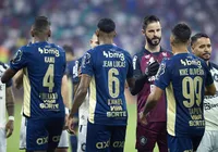 Sem Mingo, Bahia de Ceni fica torto em campo e expõe lado esquerdo vulnerável