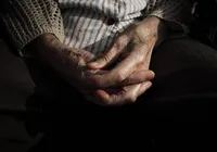 Servidoras de abrigo são afastadas após denúncias de ameaças e violência contra idosos