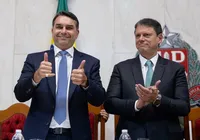 Tarcísio de Freitas e Flávio Bolsonaro postam fake para criticar ato pró-Lula