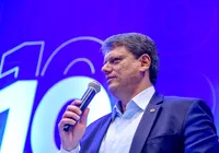 Tarcísio reconhece vitória de Lula, prega "unidade da direita" e manda recado a Flávio