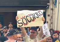 Torcida de adversário do Vitória exige saída de craque e dirigente