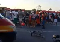 Trânsito trava na BR-325 após acidente entre ciclista e ônibus