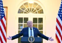Trump critica eleições no Brasil e revela pedido de Lula para não intervir