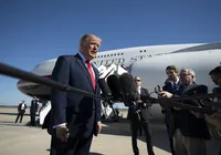 Trump evita comentar carta de Flávio e questiona eleição no Brasil