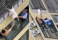 VÍDEO: criança fica presa na janela do 12º andar e é resgatada por vizinhos