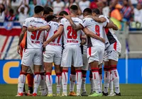 Volante rescinde contrato com o Vitória e deixa o clube de graça