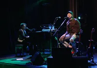 Zeca Baleiro volta a Salvador com o show Piano & Voz
