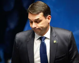 Flávio se enrola sobre o Master e acumula 43 declarações enganosas, diz agência - Imagem