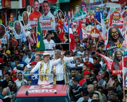 Lula abre possibilidade de encerrar campanha na Bahia com comício gigante - Imagem