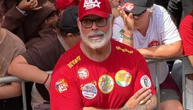 Alexandre Frota, ex-aliado de Bolsonaro, chama atenção em caminhada de Lula em SP