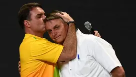Bolsonaro tenta manter hegemonia e lança exército de parentes nas eleições