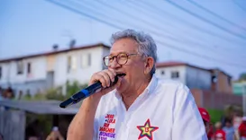 Caetano comanda carreata em apoio a Lula no último dia de campanha
