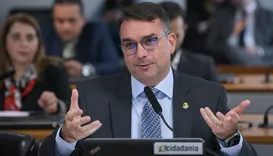 Entenda como Flávio Bolsonaro travou júri de PM acusado de matar menina de 5 anos